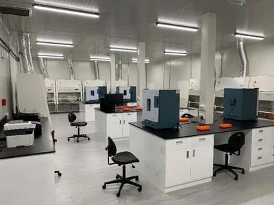 強(qiáng)強(qiáng)聯(lián)合，科技抗疫新里程 G42與華大集團(tuán)共建全球首個國際“火眼”實驗室